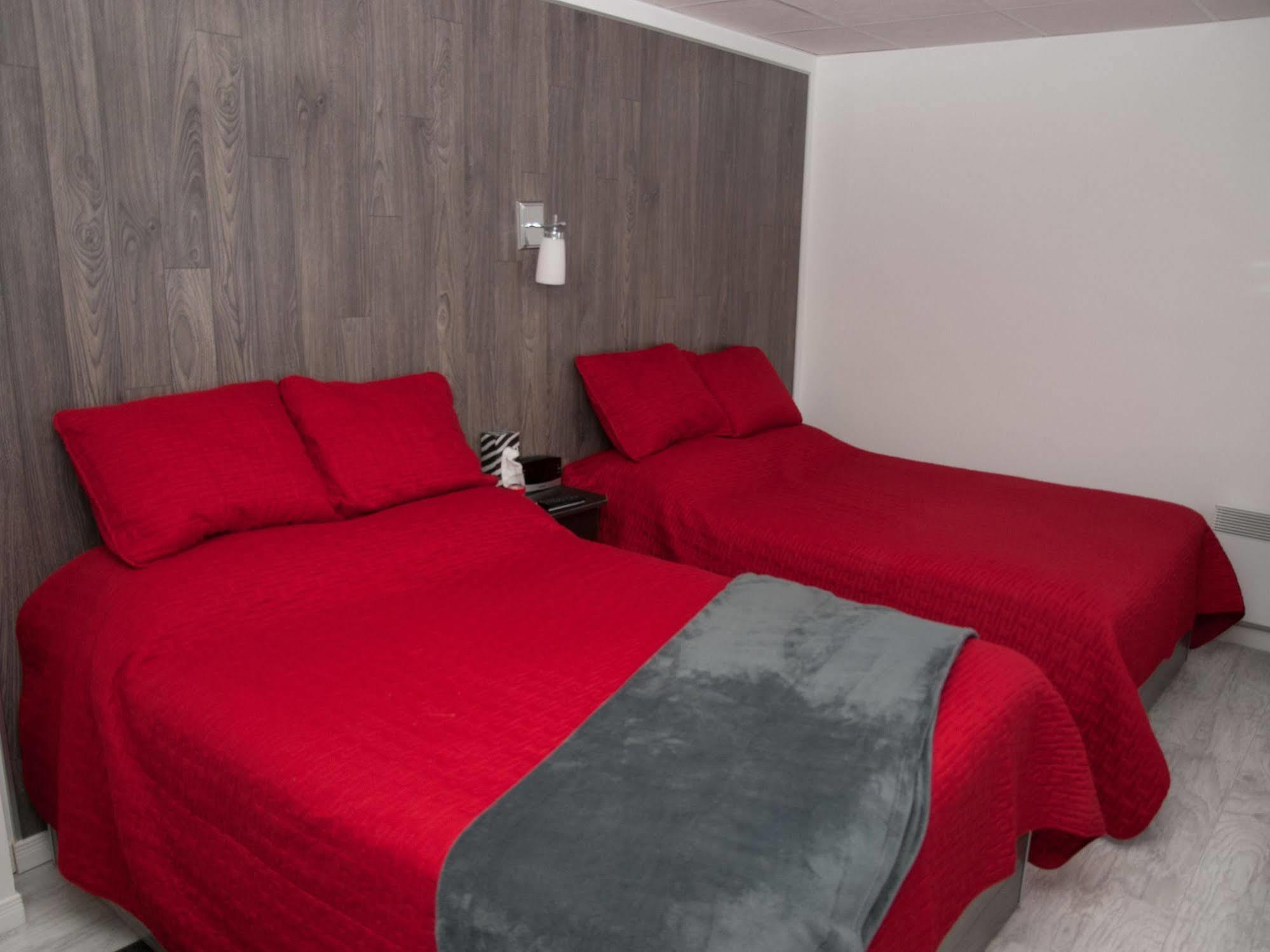 Hotel Le Plaza Ла Байе Екстериор снимка
