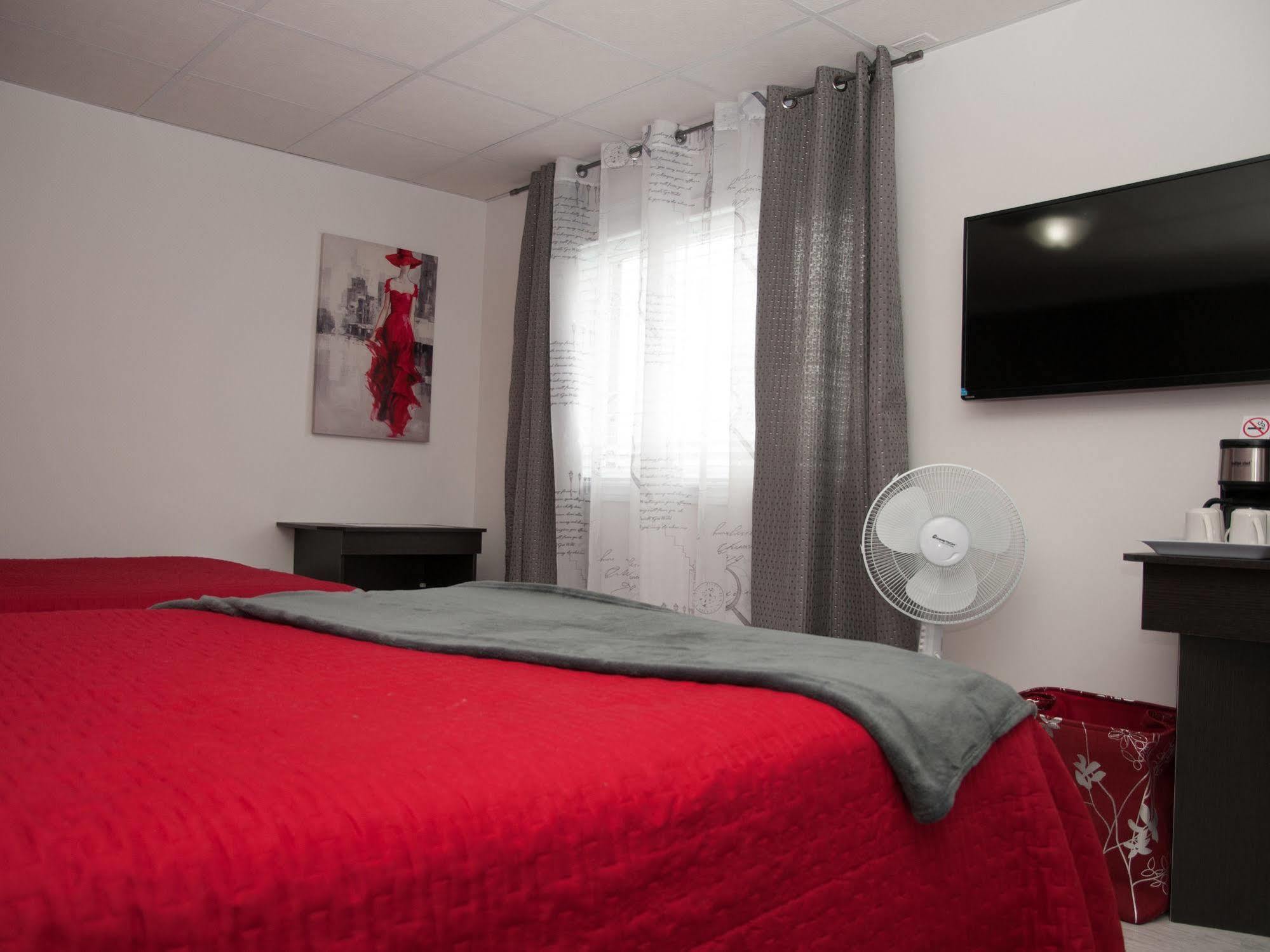 Hotel Le Plaza Ла Байе Екстериор снимка