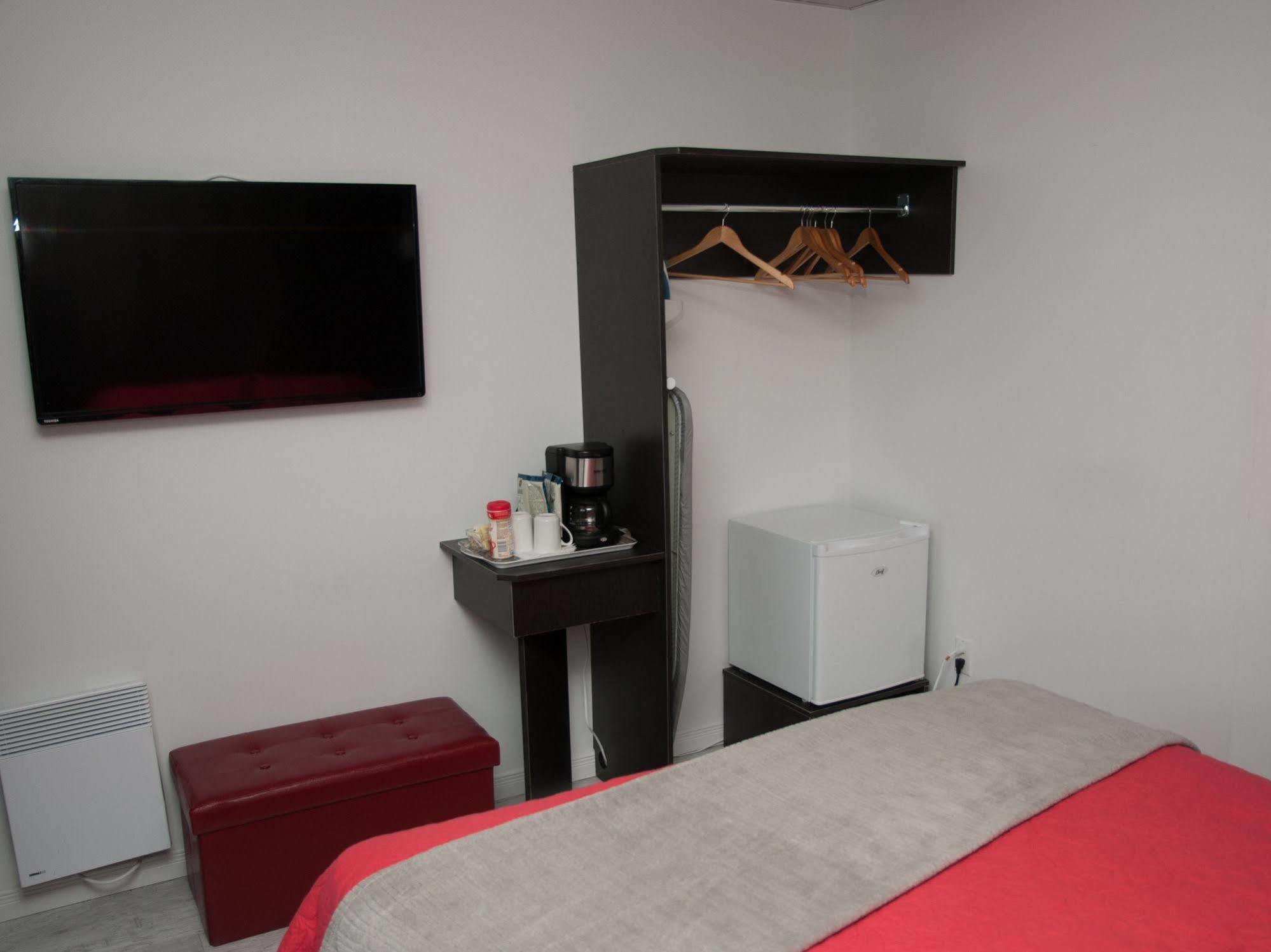 Hotel Le Plaza Ла Байе Екстериор снимка